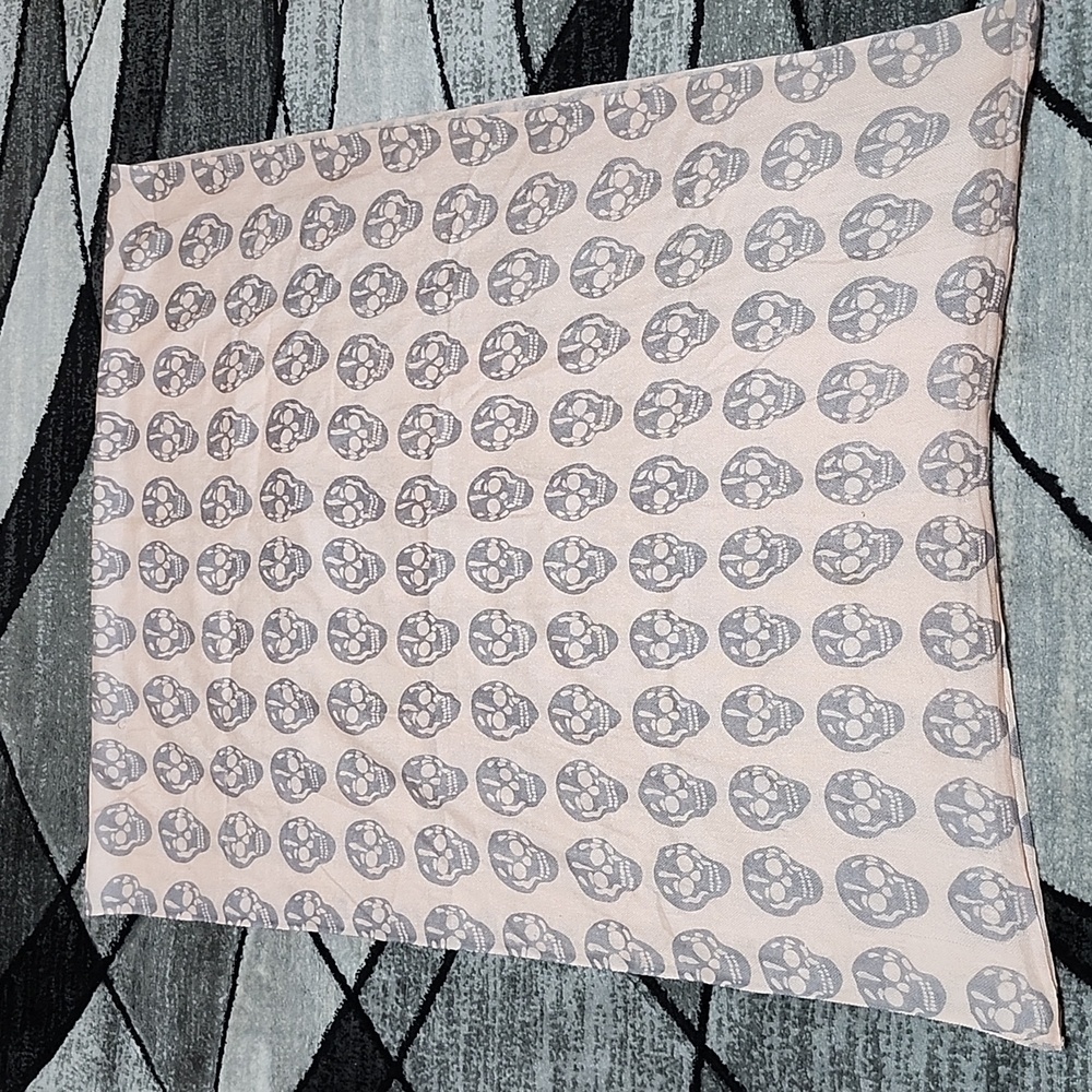 D & B LIGHT PINK SKULL 💀 PRINT INFINITY SCARF ONE SIZE